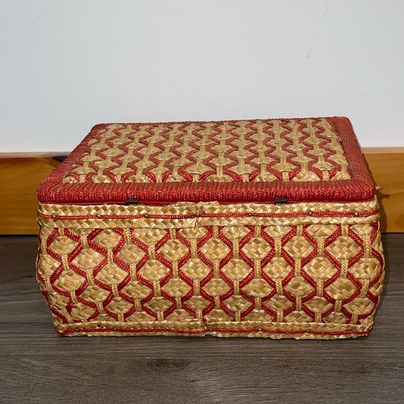 Vintage Wicker Sewing Box - Picture 3 of 13